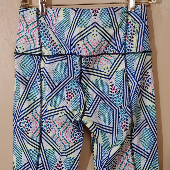Victoria's Secret Vintage VSX Aztec Capris M - Picture 8 of 10